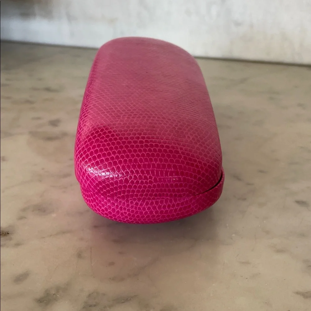 LILLY PULITZER Fuchsia Embossed Hard Eyeglass Clamshell Case